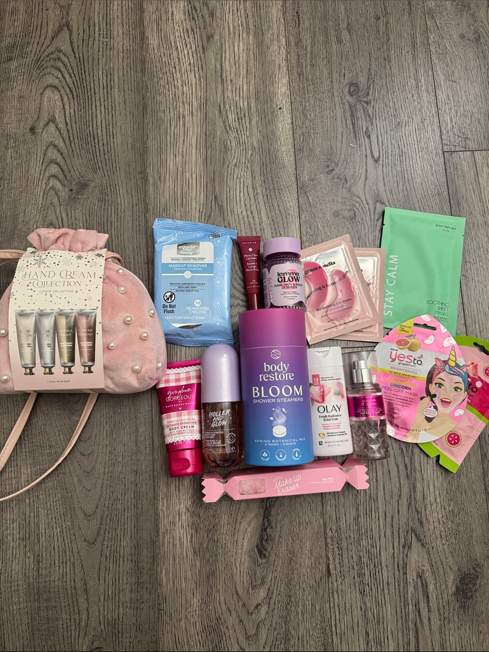 Beauty Gift Set with Pink Pearl Cosmetic Bag